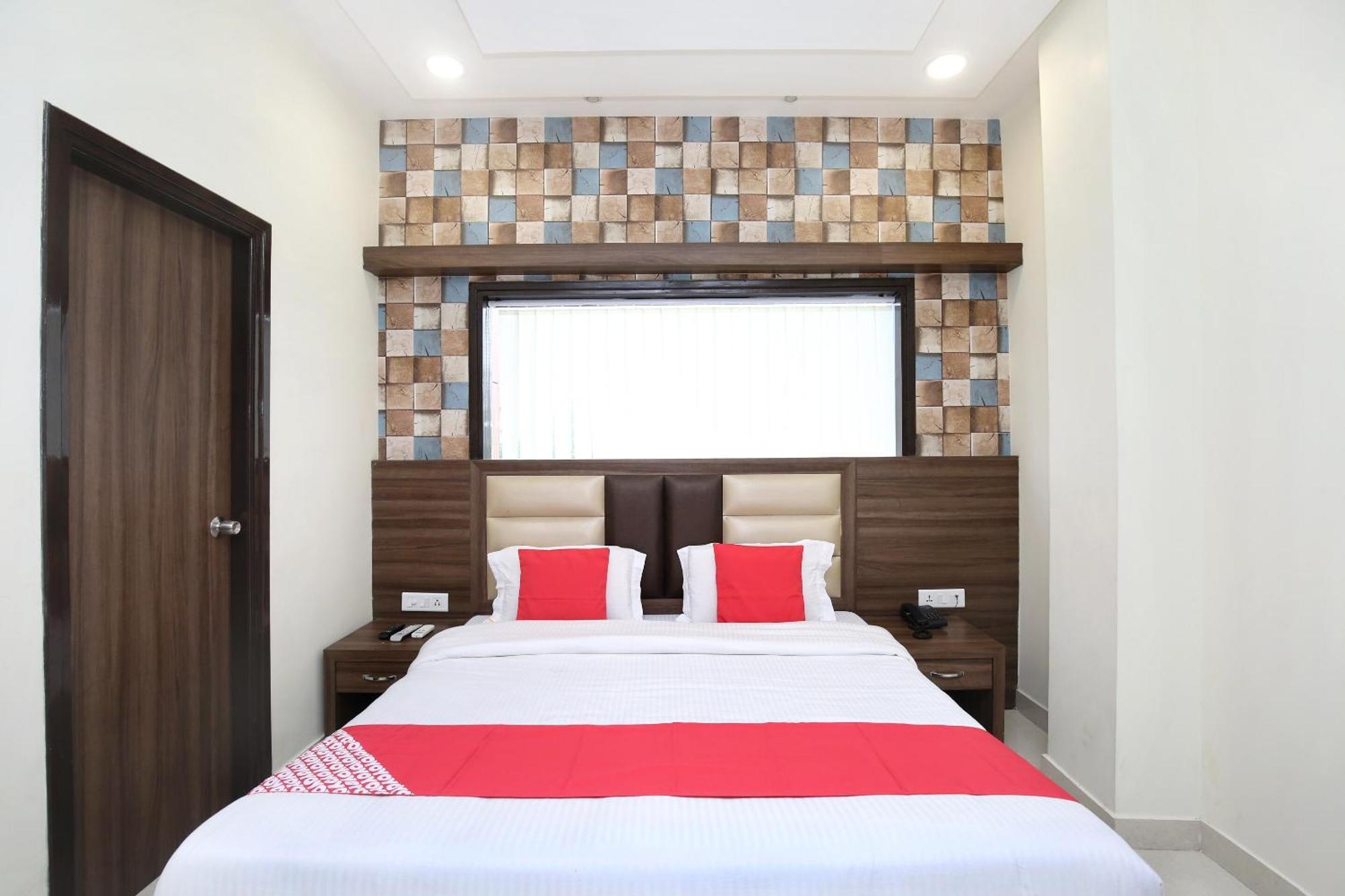 אמריצר Oyo 17307 Hotel Kings מראה חיצוני תמונה