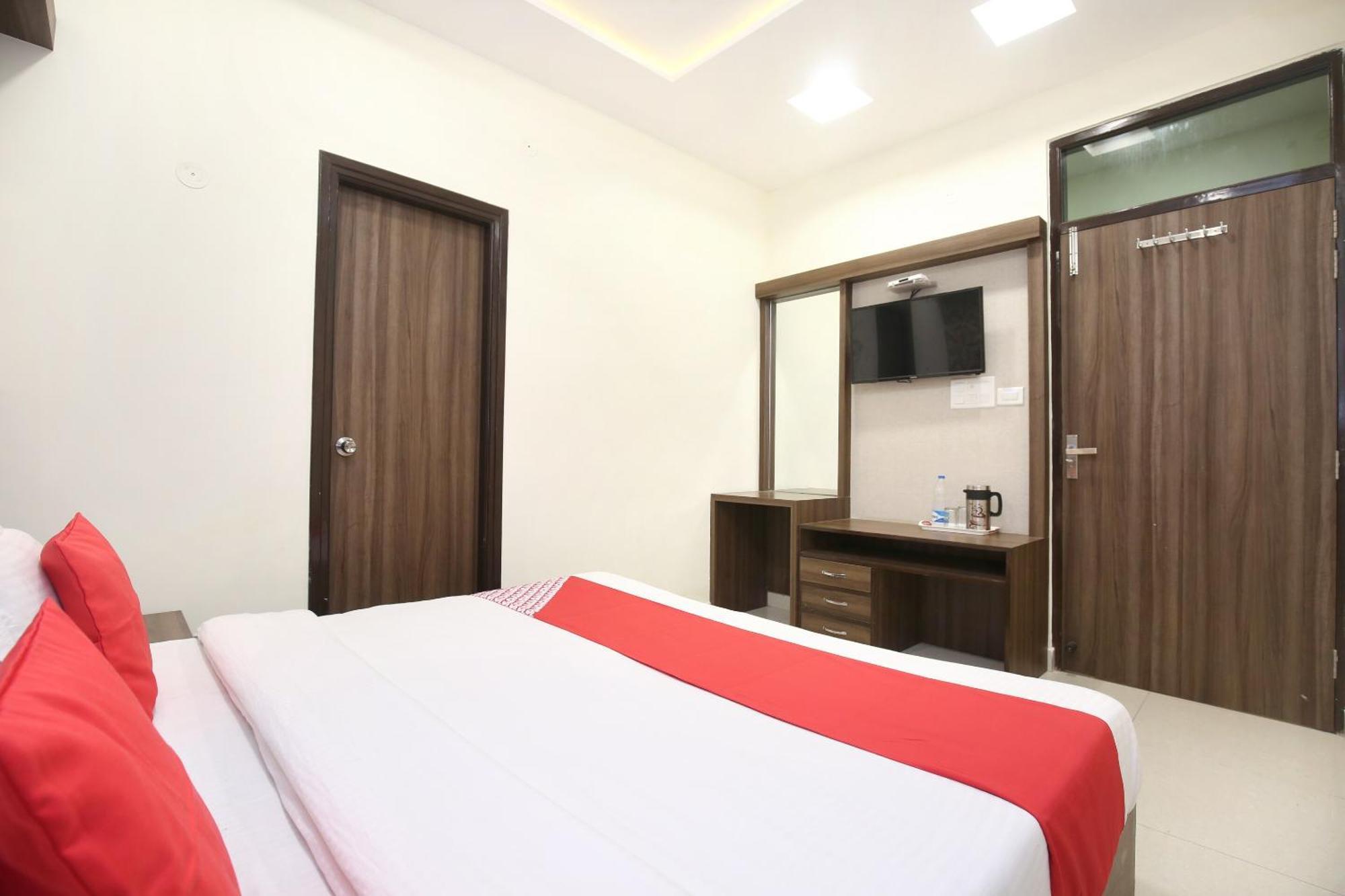 אמריצר Oyo 17307 Hotel Kings מראה חיצוני תמונה