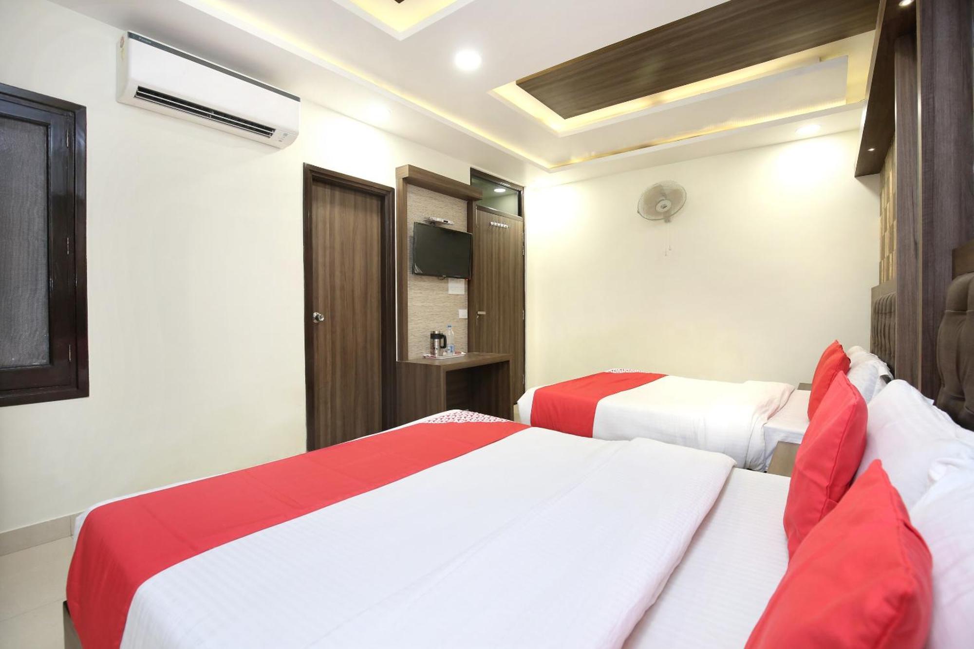אמריצר Oyo 17307 Hotel Kings מראה חיצוני תמונה
