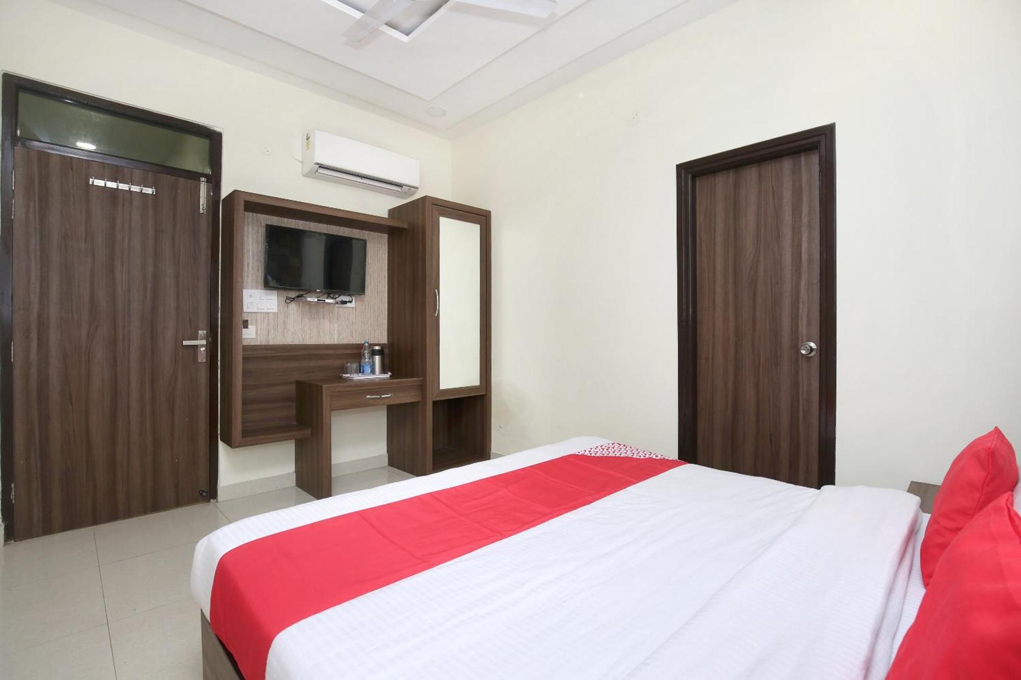 אמריצר Oyo 17307 Hotel Kings מראה חיצוני תמונה